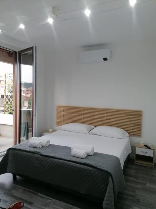 suite room malpensa b&b Cardano Al Campo Exterior foto